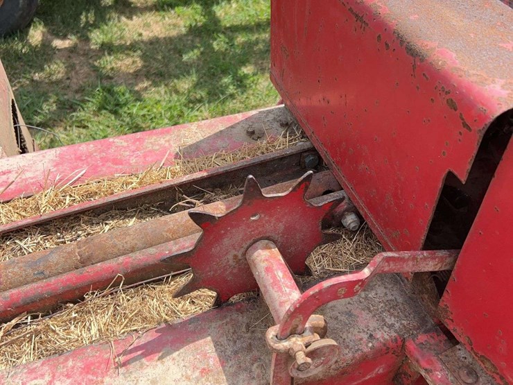 massey-ferguson-12-image-10
