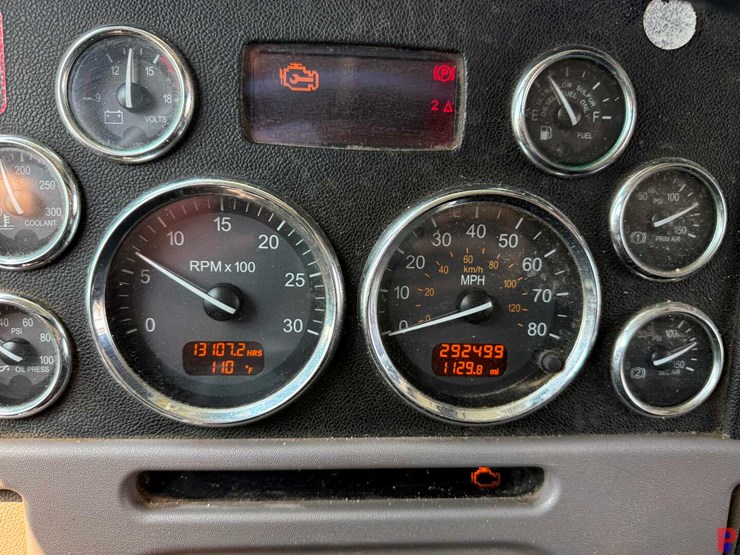 2013-peterbilt-367-image-13