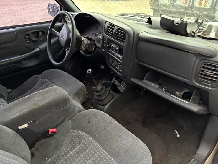 1999-chevrolet-s10-image-5