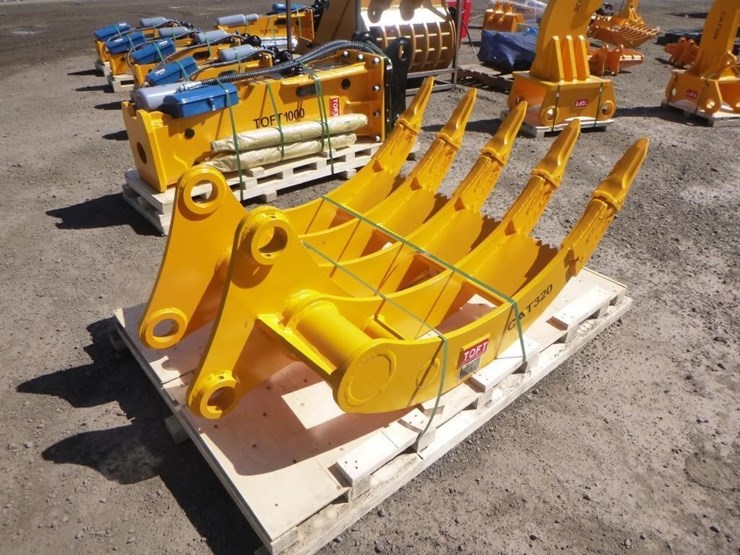 caterpillar-320-image-3