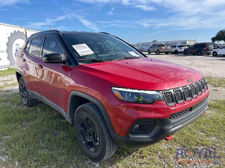 2023-jeep-compass-image-2
