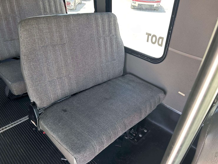 2019-ford-e450-image-22