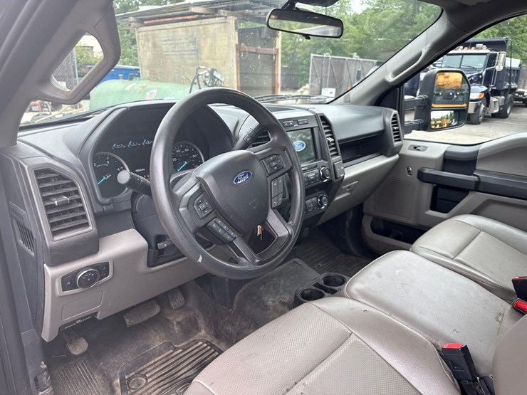2022-ford-f350-image-10