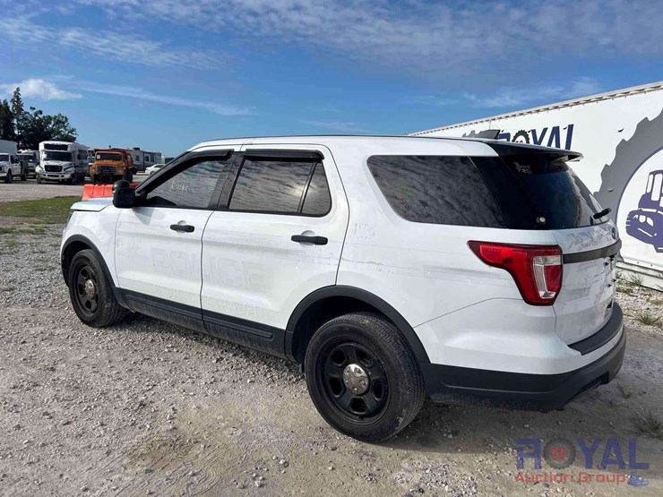 2018-ford-explorer-image-2