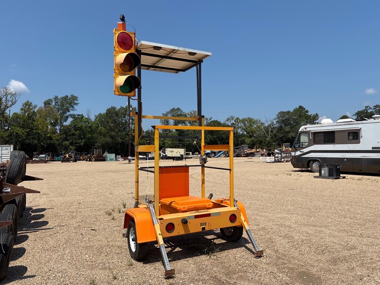 #2798-•-solar-tech-traffic-control-light-image-1