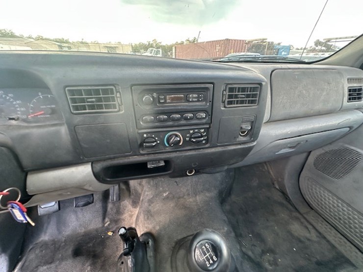 2000-ford-f650-image-45