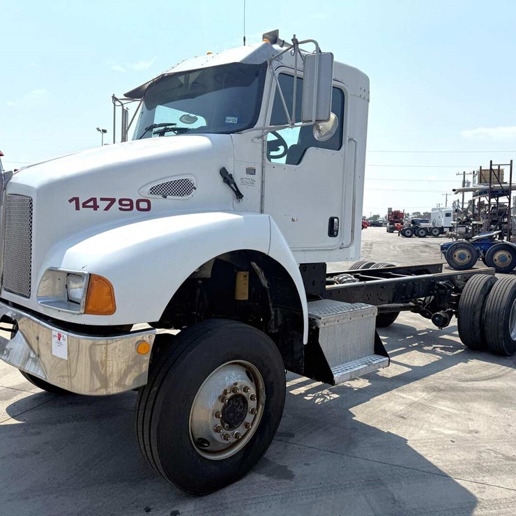 2005 KENWORTH T300