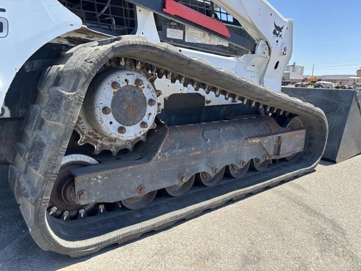 2017-bobcat-t740-image-16