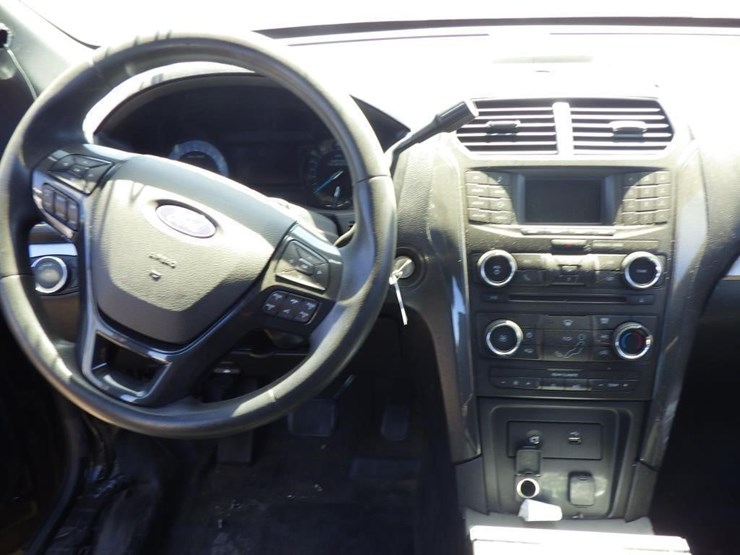 2018-ford-explorer-image-9