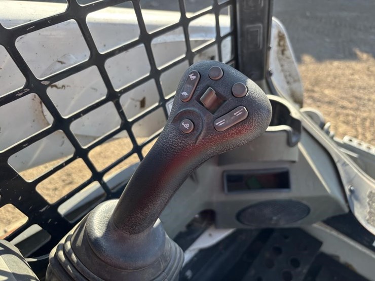 2019-bobcat-t740-image-21