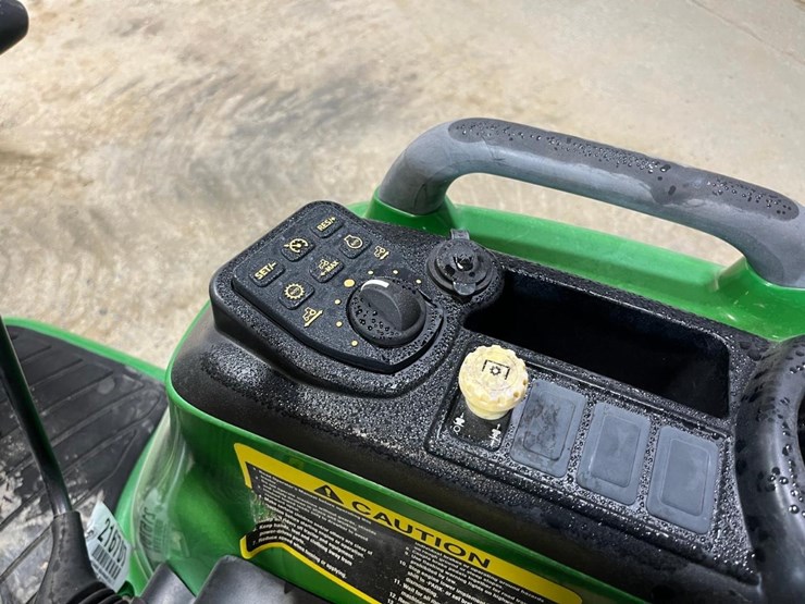 john-deere-3046r-image-29