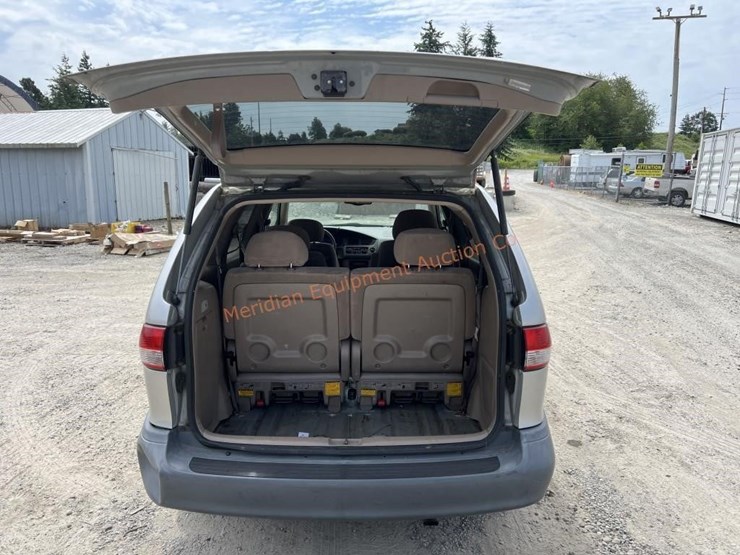 2002-toyota-sienna-le-image-20