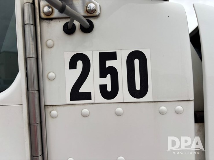 2012-kenworth-bottle-truck-(dr12101-unit-250)-image-24