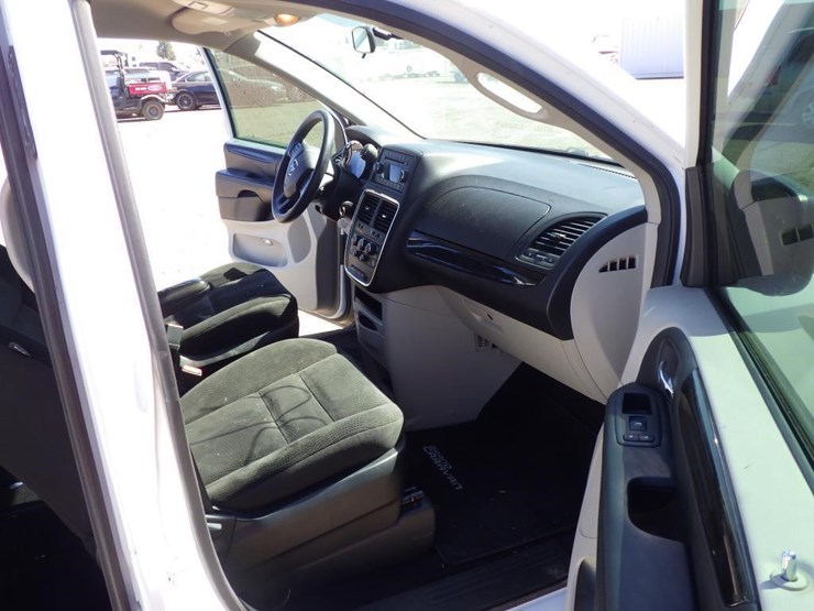 2017-dodge-grand-caravan-image-6
