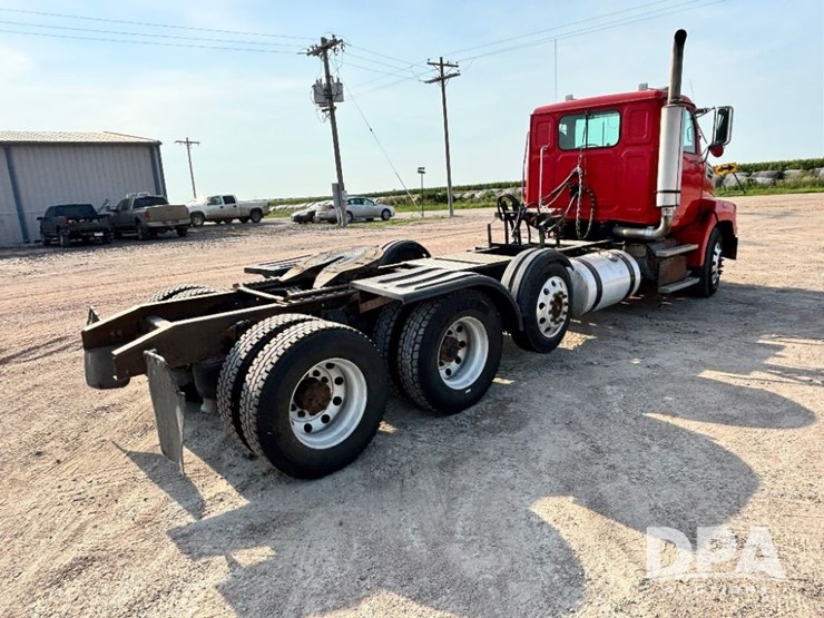 2017-western-star-w4700sb-day-cab-truck-(gp11329,-unit-82)-image-11