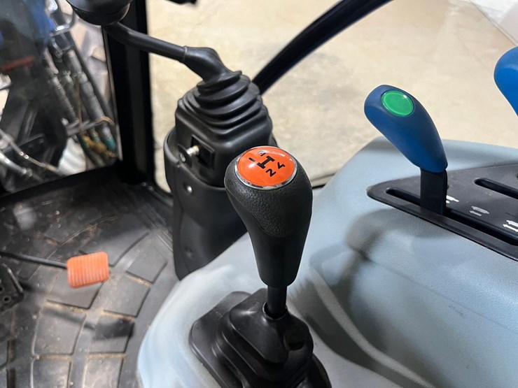 new-holland-workmaster-65-image-35