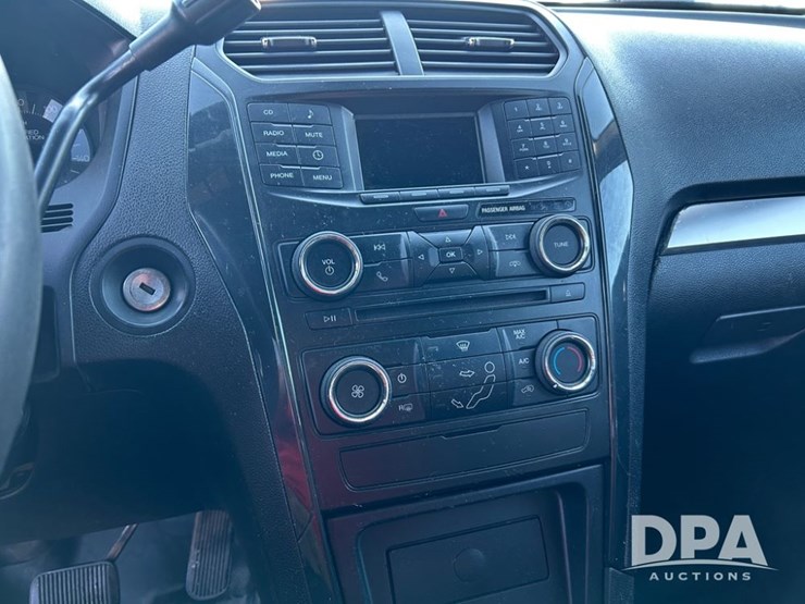 2018-ford-explorer-image-26