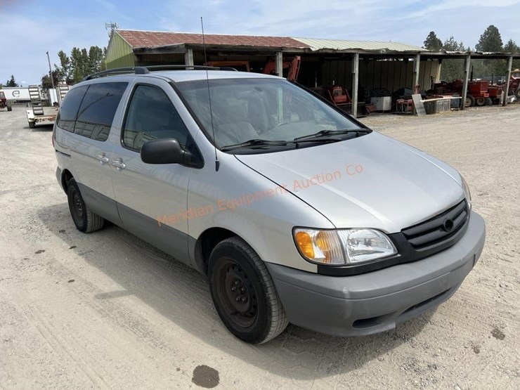 2002-toyota-sienna-le-image-33