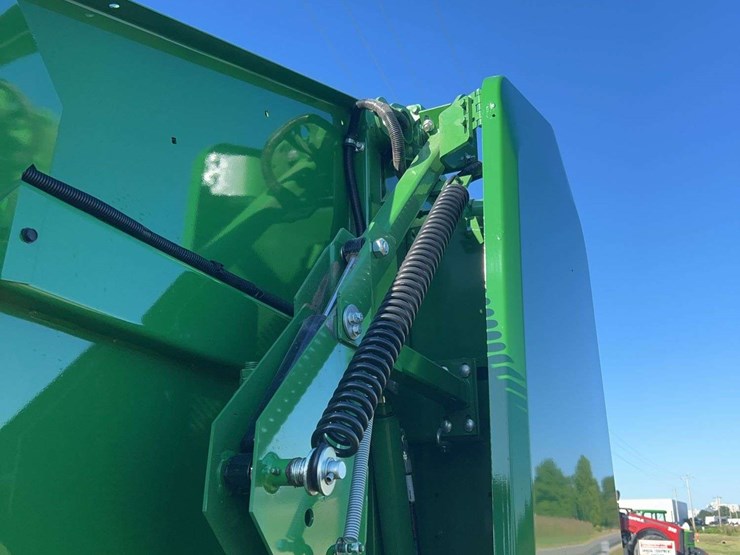 2020-john-deere-560m-image-17