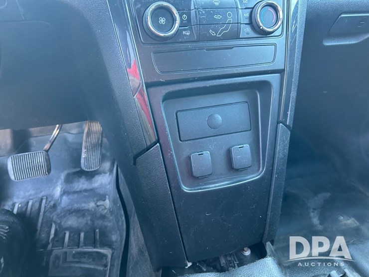 2018-ford-explorer-image-27