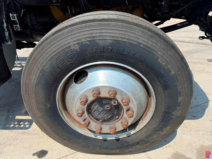 2005-kenworth-t300-image-10
