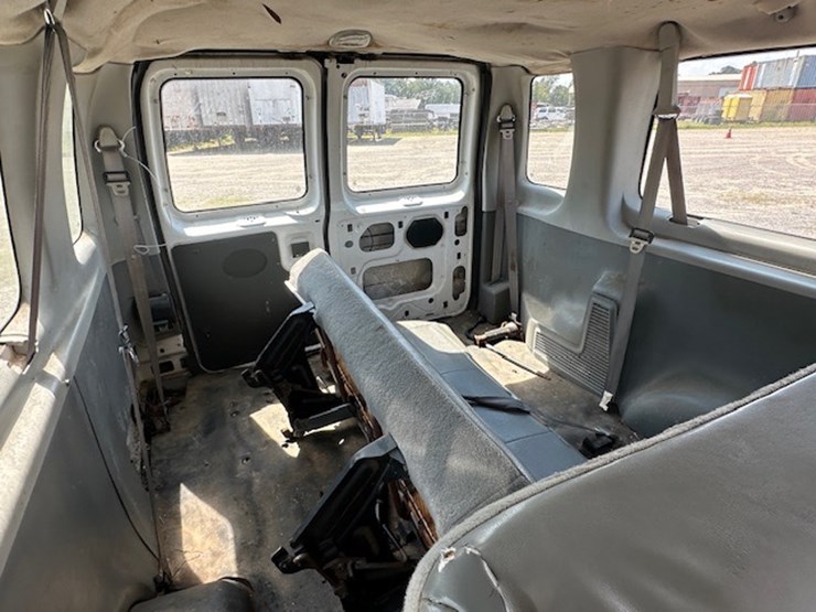2007-ford-e350-image-27