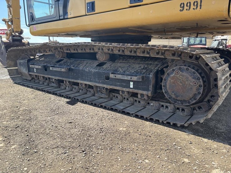2020-caterpillar-320-image-22