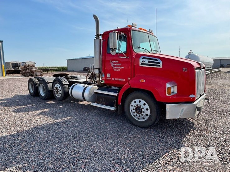 2017-western-star-w4700sb-day-cab-truck-(gp11326,-unit-81)-image-6