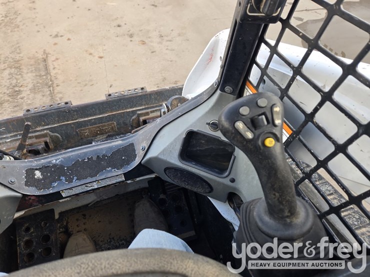 2022-bobcat-t770-image-37