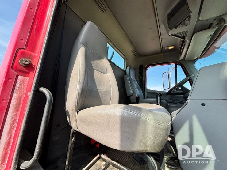 2006-freightliner-columbia-day-cab-truck-(gp11331,-unit-88)-image-82