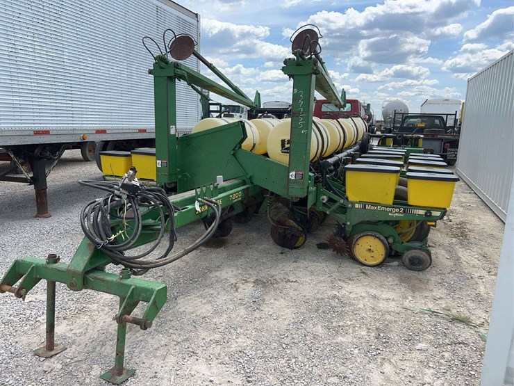 john-deere-7200-image-2