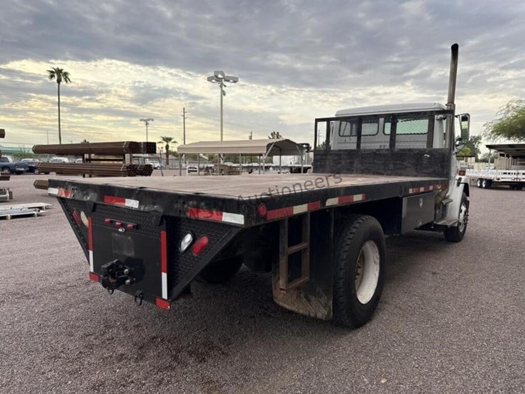 2003-freightliner-fl70-image-7
