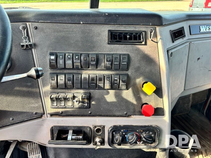 2017-western-star-w4700sb-day-cab-truck-(gp11329,-unit-82)-image-92