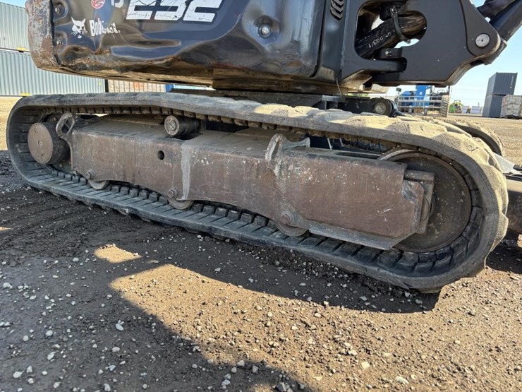 2020-bobcat-e32i-image-26
