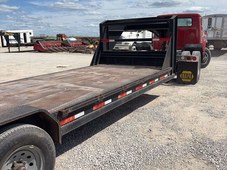 gooseneck-tandem-axle-trailer-with-ramps-image-11