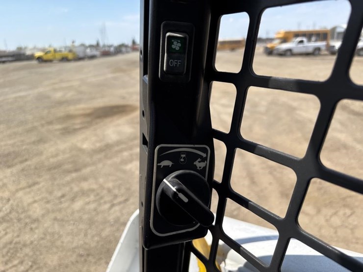 2017-bobcat-t770-image-25