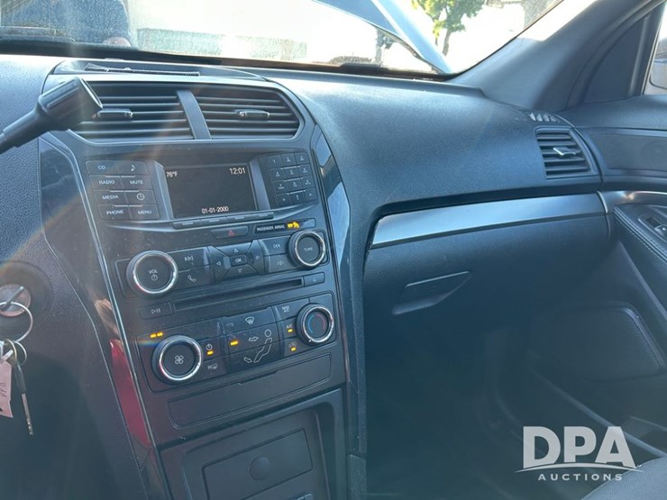 2018-ford-explorer-image-34