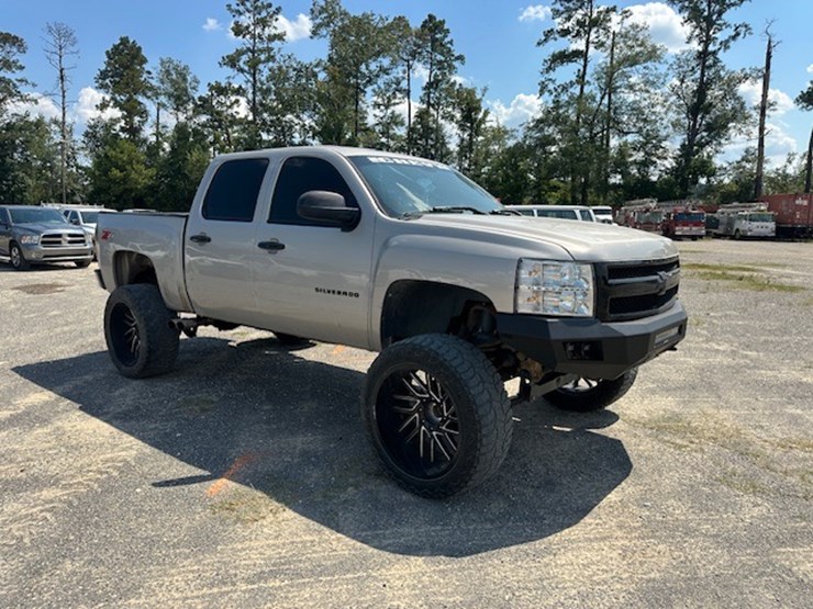 2009-chevrolet-silverado-image-2