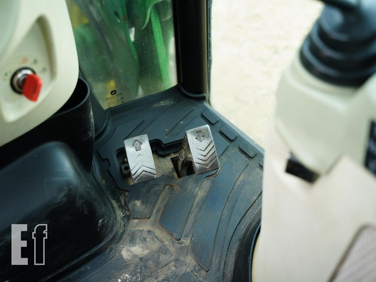 john-deere-4044r-image-34