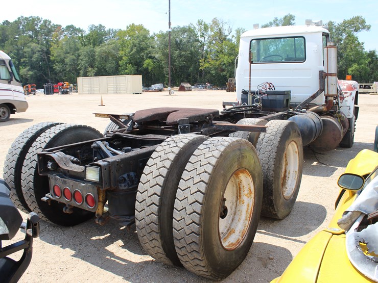 1979-mack-r685st-image-3
