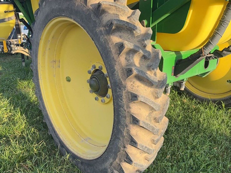 top-air-1200-sprayer,-90ft-boom,-monitor-control-box,-manual,-hydraulic-drive,-1200-gallon-tank,-used-this-spring,-20"-spacing,-320/90r46-tires-image-17