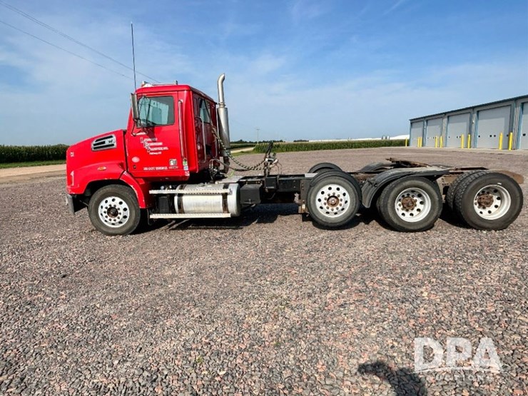 2017-western-star-w4700sb-day-cab-truck-(gp11326,-unit-81)-image-17