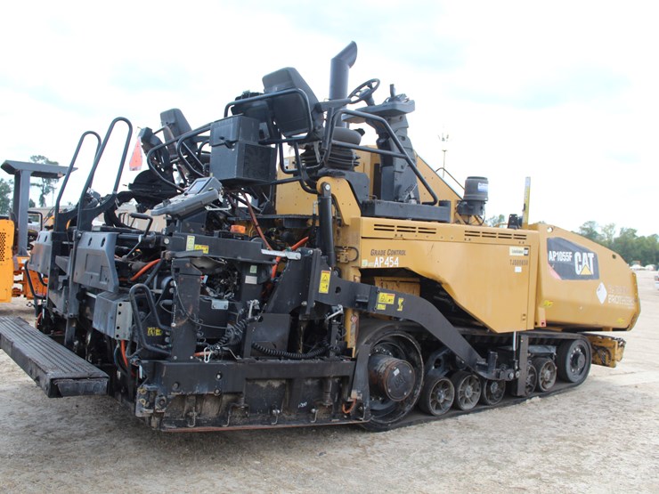 2017-caterpillar-ap-1055f-image-24