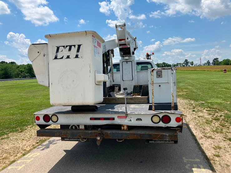 2013-f-550-bucket-truck-image-7