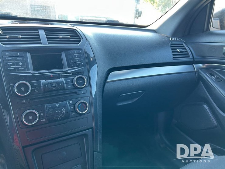 2018-ford-explorer-image-25