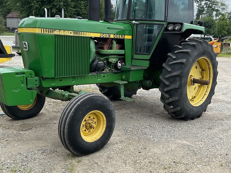 john-deere-4440-image-1