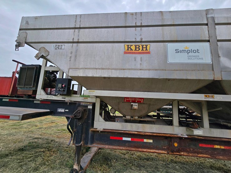2016-kbh-fertilizer-tender-trailer---isuzu-diesel,-hydraulic-system,-rear-discharge-image-11