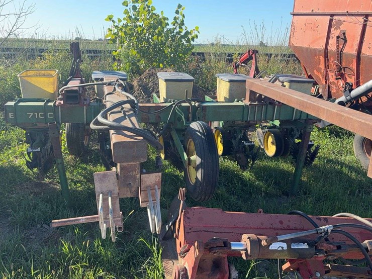 john-deere-7100-image-2