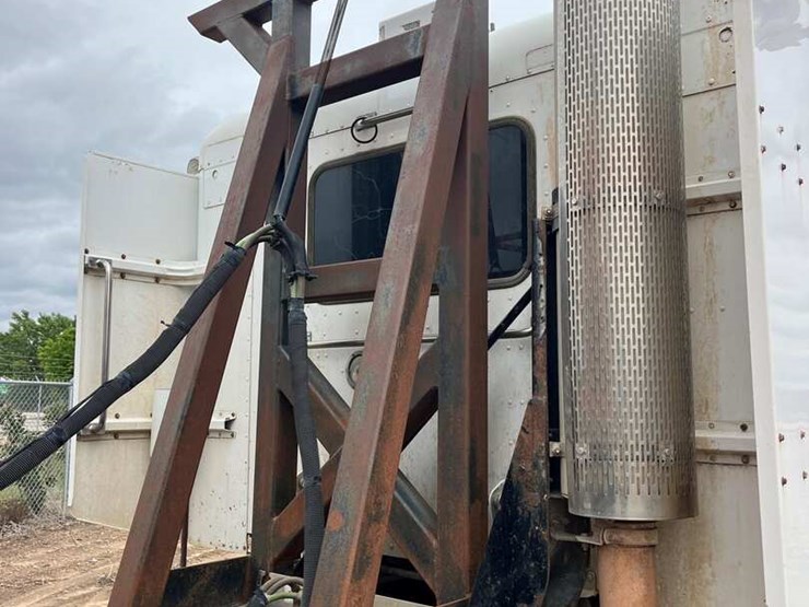 2008-peterbilt-386-image-5
