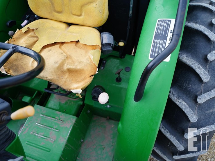 2015-john-deere-5075e-image-32